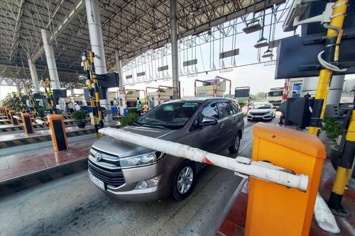 Ngày đầu thực hiện thu phí không dừng: Ùn ứ tại nhiều tuyến cao tốc vì sự cố