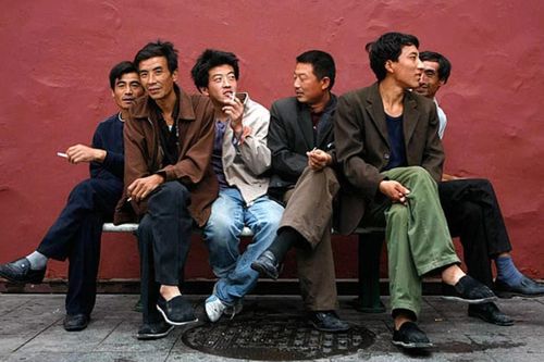 Giới trẻ Hong Kong độc thân vì không nhà, không xe