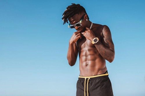 Cơ bắp săn chắc của Vinicius Junior