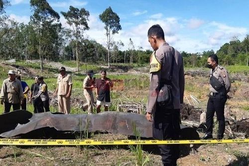 Nghi vấn mảnh vỡ tên lửa Trung Quốc rơi xuống Malaysia và Indonesia
