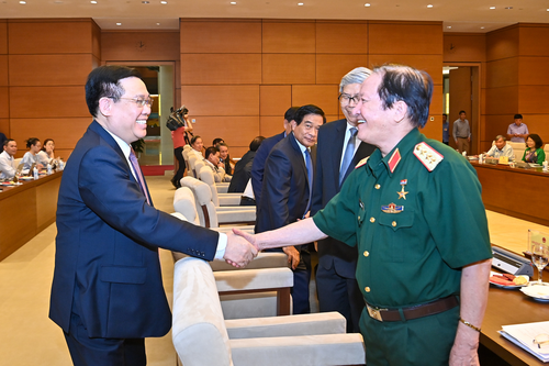 Chủ tịch Quốc hội Vương Đình Huệ gặp mặt đại biểu Câu lạc bộ Kinh tế, Văn hóa và Du lịch