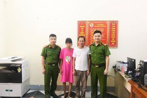Hà Giang: Bé gái 13 tuổi đi lạc gần 200km được công an giúp đoàn tụ gia đình
