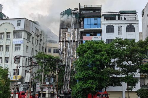 Ba người lính cứu hỏa hy sinh thân mình để giành giật sự sống cho 10 người trong một ngày