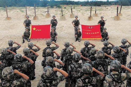 Quân đội Trung Quốc rầm rộ kỷ niệm ngày thành lập