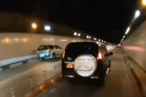 Ô tô biển đỏ chạy vào làn xe máy hầm Thủ Thiêm gây phản ứng