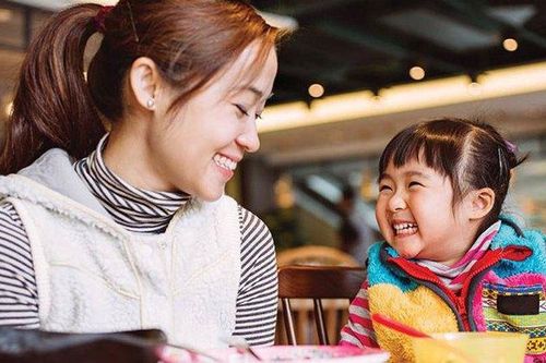 3 cách nói chuyện đơn giản sẽ khiến con thông minh hơn