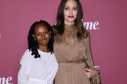 Con gái Angelina Jolie vào đại học