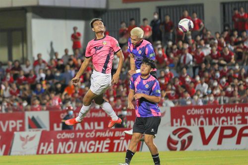 Nóng cuộc đua trụ hạng