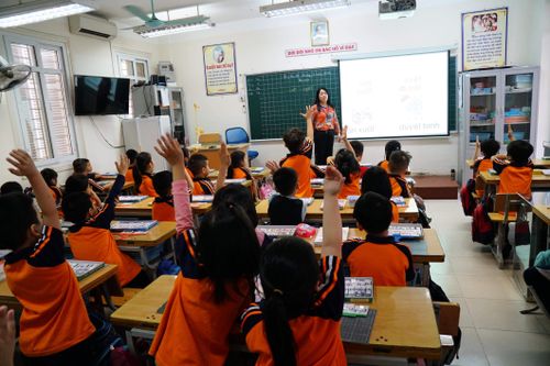 Khẩn trương tuyển đủ giáo viên cho năm học mới
