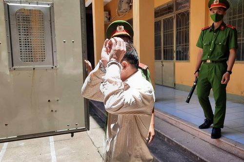 Quảng Nam: 2 cựu cán bộ 'lừa tiền dân' lãnh án 19 năm tù