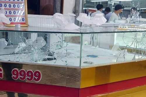 Vụ cướp tiệm vàng ở Huế: 8 người trả lại vàng đã nhặt