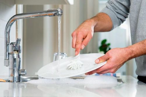Sở thích tự rửa bát, nấu ăn của người giàu