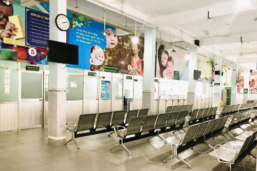 Viện Pasteur TP.HCM hết nhiều loại vắc xin, người dân đến phải quay xe về