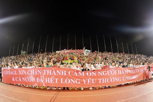 CLB HAGL thăng hoa tiếp thêm động lực cho bầu Đức: Cố gắng mỗi ngày vì người hâm mộ