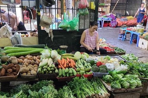 Giá thực phẩm 'hạ nhiệt', người tiêu dùng phấn khởi