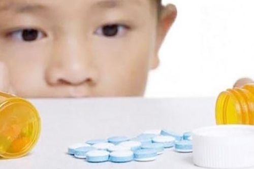 Trẻ bị suy tuyến thượng thận do dùng thuốc có chứa Corticoid