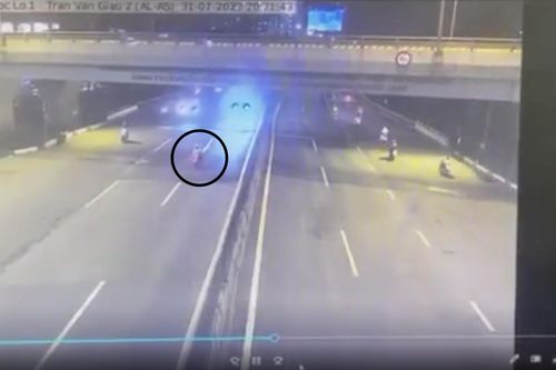 Từ camera hé lộ nguyên nhân ô tô bán tải tông 2 cô gái tử vong, em bé bị thương ở TP.HCM