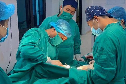 Vụ nổ bom bi tại Sơn La: Sức khỏe 2 cháu bé diễn biến xấu