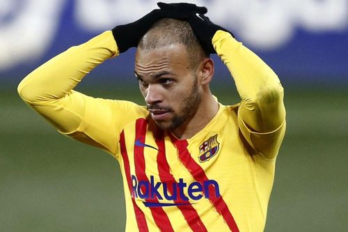 Sao Barca bị tước số áo, ép buộc rời CLB