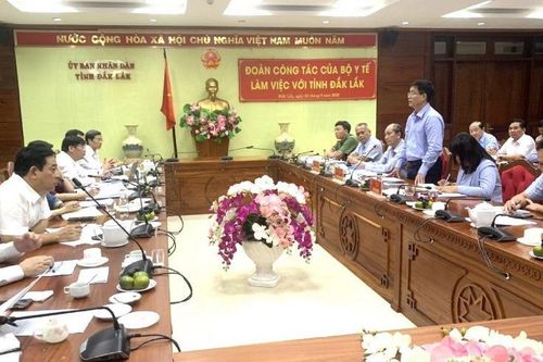 Quyền Bộ trưởng Y tế Đào Hồng Lan kiểm tra công tác phòng chống dịch tại Đắk Lắk