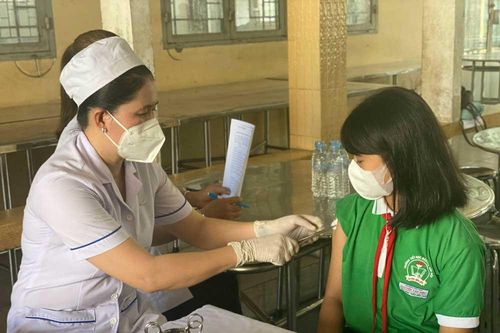 Nỗ lực bảo vệ, chăm sóc sức khỏe người dân