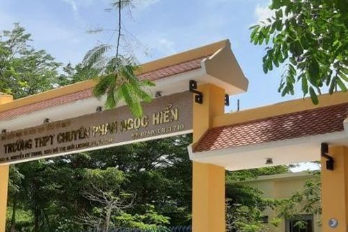 Vụ thí sinh ngủ quên nên bị điểm 0 tiếng Anh: Giám thị đã quá vô cảm?