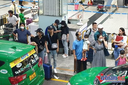 Sở GTVT TP.HCM bày cách dẹp loạn 'bát nháo' ở sân bay Tân Sơn Nhất