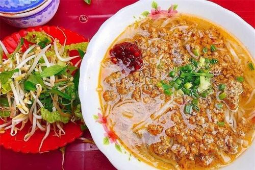 Món ăn nức tiếng Quy Nhơn nhìn ngỡ bún riêu, nếm thử mới thấy hương vị đặc biệt
