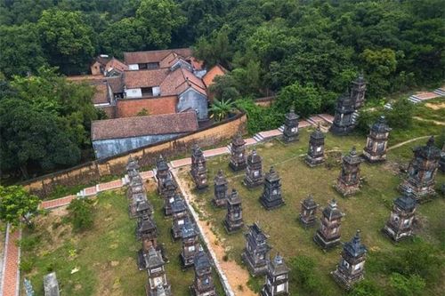 Vẻ thanh tịnh ở ngôi cổ tự có khu vườn tháp đẹp và lớn nhất Việt Nam