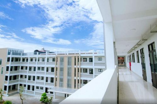 'Ngôi trường làng' ở Hà Nội: Tỉ lệ tốt nghiệp THPT đạt 100%, có thủ khoa toàn quốc