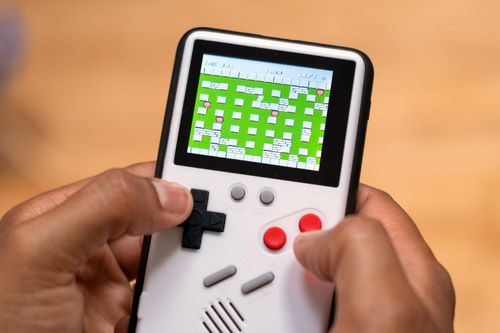 Ốp điện thoại tích hợp máy chơi game 4 nút cho người hoài niệm