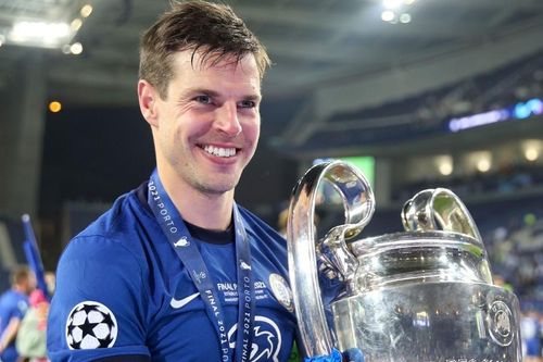 Chuyển nhượng cầu thủ Ngoại hạng Anh ngày 5/8: Chelsea gia hạn Cesar Azpilicueta, thuyết phục De Jong và mua Fofana của Leicester