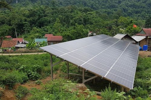Quảng Bình: Kéo điện lưới chồng lên điện mặt trời