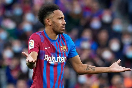 Barca điên cuồng đuổi quân