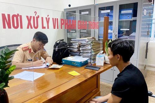 Xử phạt nam thanh niên lắp biển giả 'ngũ quý chín' để chạy cho oai