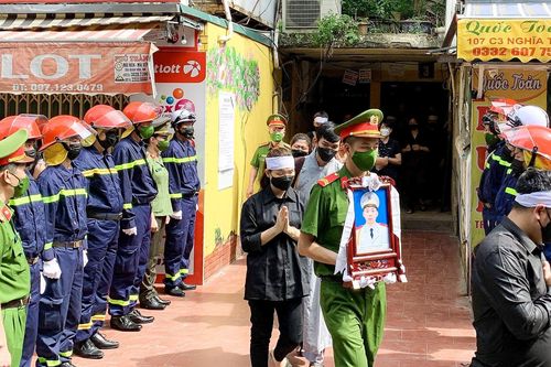 Chùm ảnh: Những người lính cứu hỏa về 'thăm nhà' lần cuối
