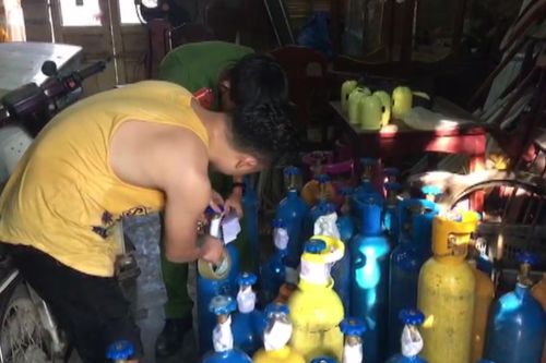 Bên trong cơ sở kinh doanh 'bóng cười', thuốc shisa trái phép ở Huế