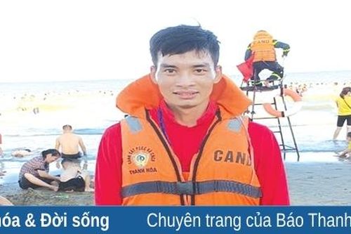 Những thanh niên 'canh chừng sự sống' trên biển Sầm Sơn