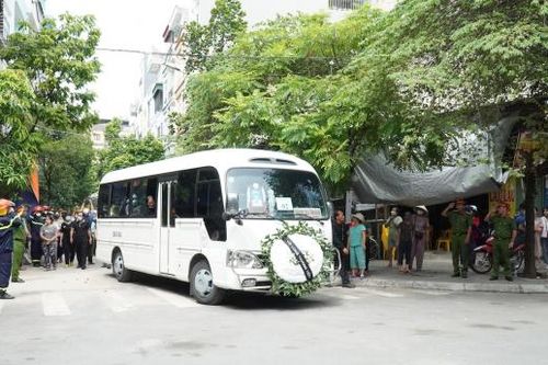 Gia đình đón anh về!