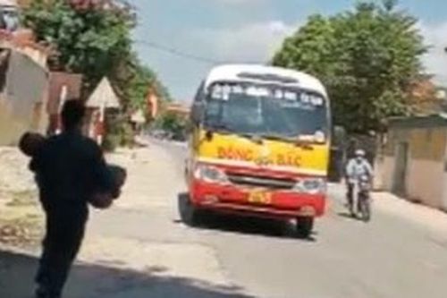 Xe buýt 'ngó lơ' người khuyết tật: Chấn chỉnh hoạt động vận tải bằng xe buýt