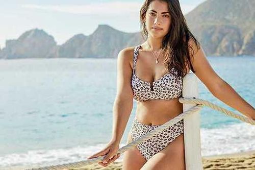 Mẹo chọn bikini càng tôn thêm đường cong thân hình 'đồng hồ cát'