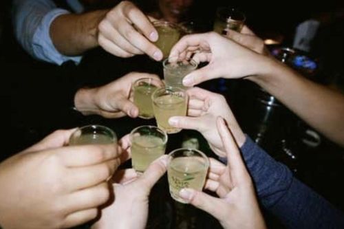 Nhóm sinh viên nguy kịch sau cuộc nhậu không rõ uống loại rượu gì