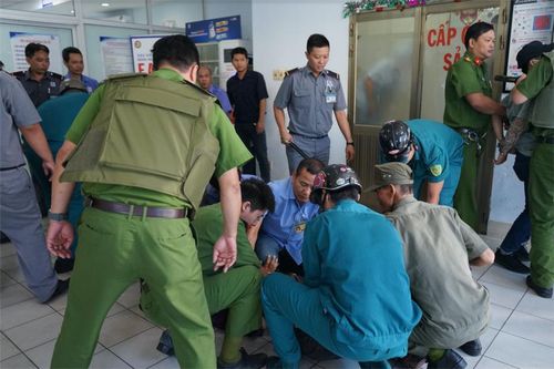 Bác sĩ bị hành hung: Người nhà bệnh nhân 2 lần xông vào đánh tôi