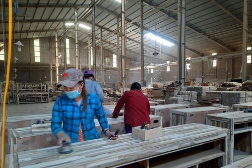Doanh nghiệp thiếu đơn hàng: Công nhân điêu đứng