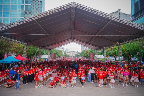 Đồng diễn flashmob xác lập kỷ lục Việt Nam tại phố đi bộ Nguyễn Huệ