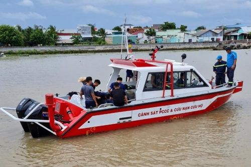 Sau cuộc nhậu nhảy xuống kênh để tắm, một người tử vong