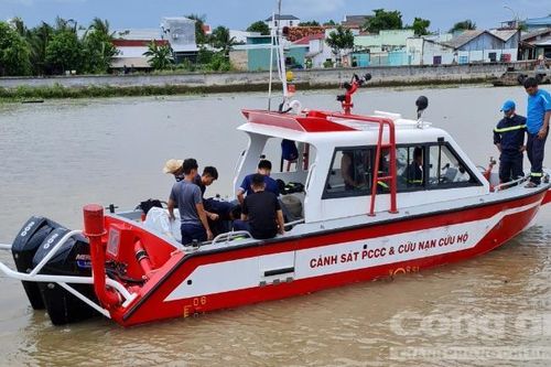 Nhảy xuống kênh Bà Tổng ở TPHCM tắm sau cuộc nhậu, 1 người tử vong