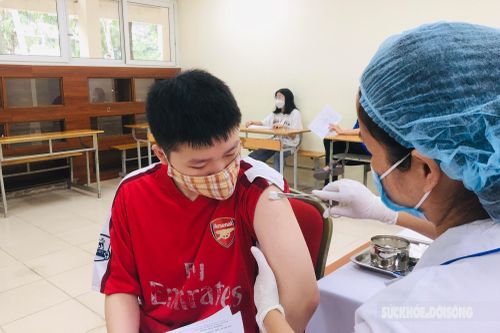 Y tế quận Ba Đình tổ chức tiêm vaccine COVID-19 mũi 3 cho trẻ từ 12 đến 17 tuổi