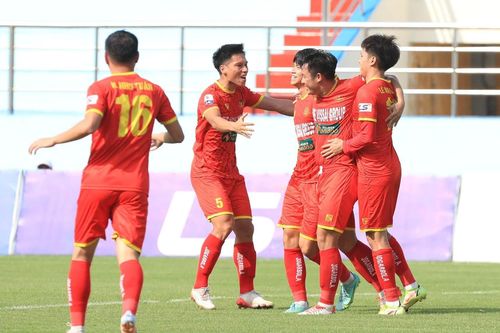 Thắng đậm Phú Thọ, CLB CAND trở lại ngôi đầu