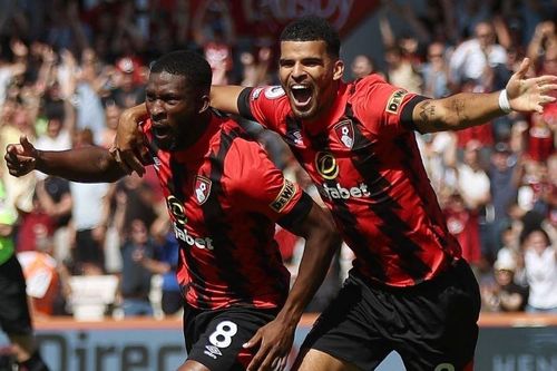Tân binh Premier League gây bất ngờ trong ngày khai màn